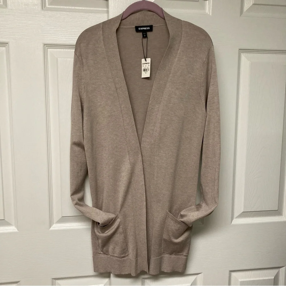 NWT Express 2 pocket open cardi Size M in Light Mocha
